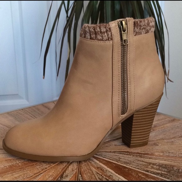 NIB Shoe Dazzle faux leather booties - Picture 1 of 8